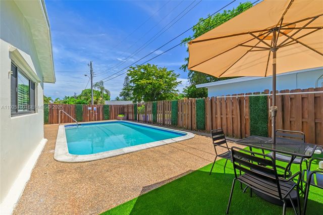 1204 NE 7th St, Pompano Beach, FL 33060