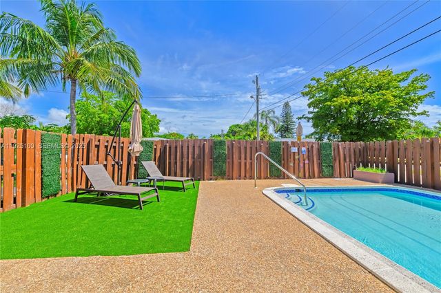 1204 NE 7th St, Pompano Beach, FL 33060