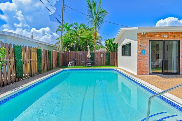 1204 NE 7th St, Pompano Beach, FL 33060