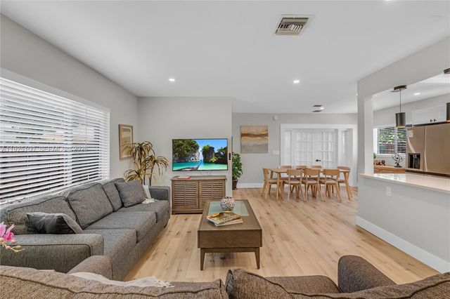 1204 NE 7th St, Pompano Beach, FL 33060