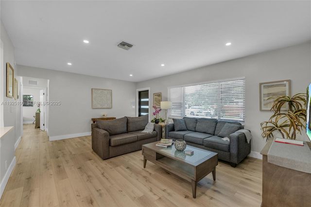 1204 NE 7th St, Pompano Beach, FL 33060