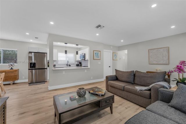 1204 NE 7th St, Pompano Beach, FL 33060