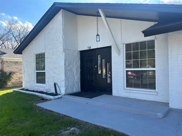 709 Fouts Drive, Irving, TX 75061