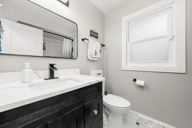 7457 W 64th Street, Summit, IL 60501