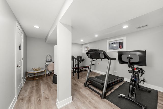 7457 W 64th Street, Summit, IL 60501