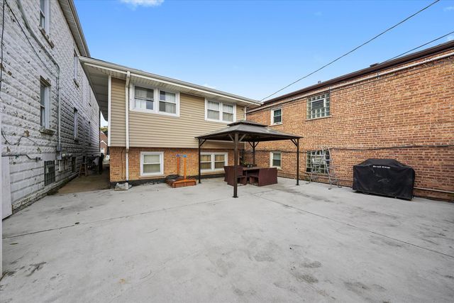 7457 W 64th Street, Summit, IL 60501