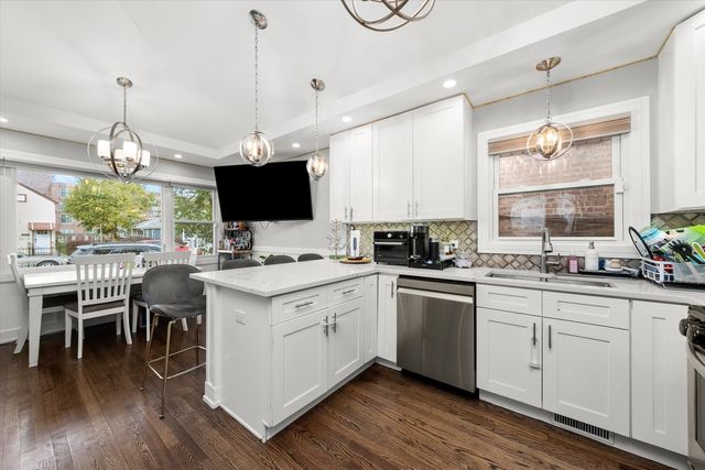 7457 W 64th Street, Summit, IL 60501