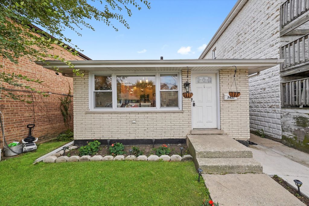 7457 W 64th Street, Summit, IL 60501