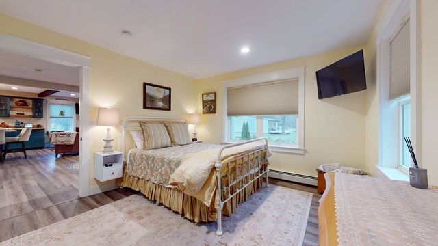 9 Cedar Street, South Hero, VT 05486