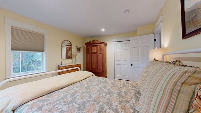 9 Cedar Street, South Hero, VT 05486