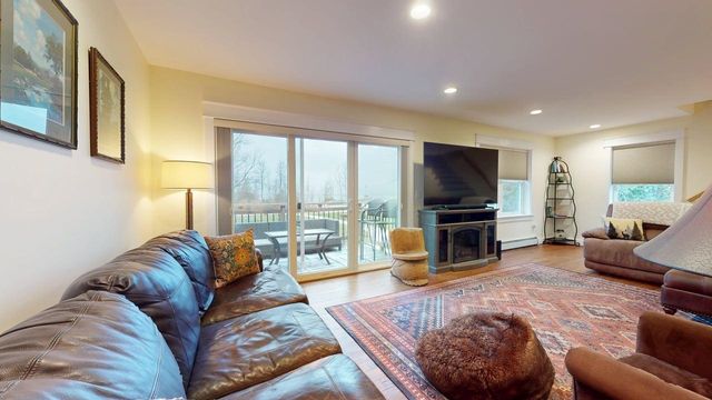 9 Cedar Street, South Hero, VT 05486