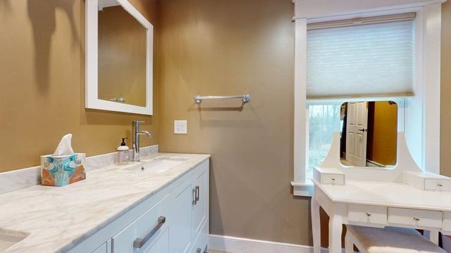 9 Cedar Street, South Hero, VT 05486