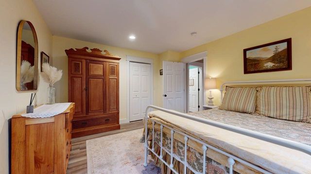 9 Cedar Street, South Hero, VT 05486