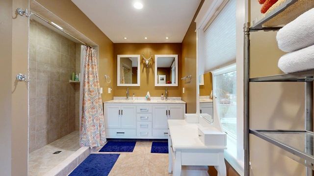 9 Cedar Street, South Hero, VT 05486