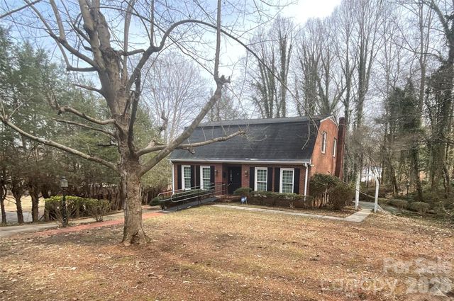 822 Westminster Circle SW, Lenoir, NC 28645