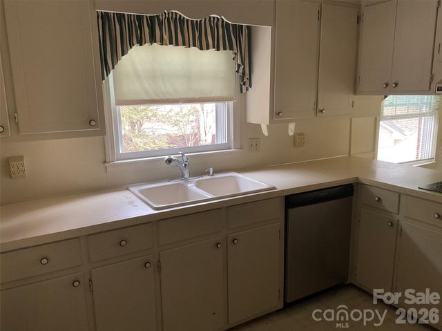 822 Westminster Circle SW, Lenoir, NC 28645