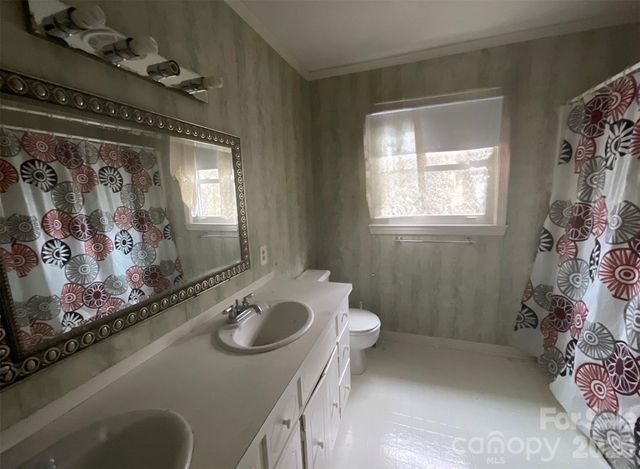 822 Westminster Circle SW, Lenoir, NC 28645