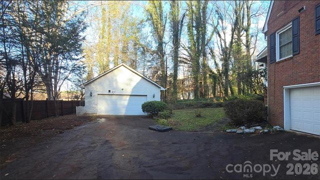 822 Westminster Circle SW, Lenoir, NC 28645