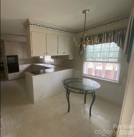 822 Westminster Circle SW, Lenoir, NC 28645