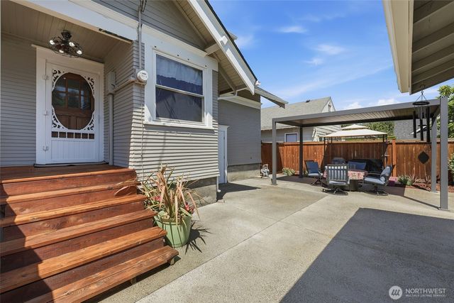 328 S Anacortes Street, Burlington, WA 98233