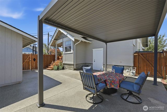 328 S Anacortes Street, Burlington, WA 98233