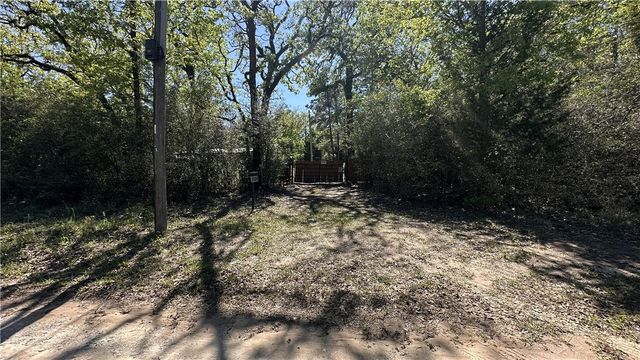9884 Rocky Ridge Lane, Madisonville, TX 77864