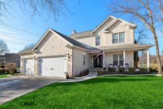 680 Blackthorn Drive, Crystal Lake, IL 60014