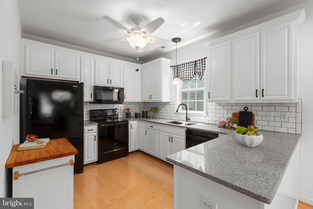 Image 10 of property listing at 11921 LEGACY WOODS DR, Fredericksburg, VA 22407