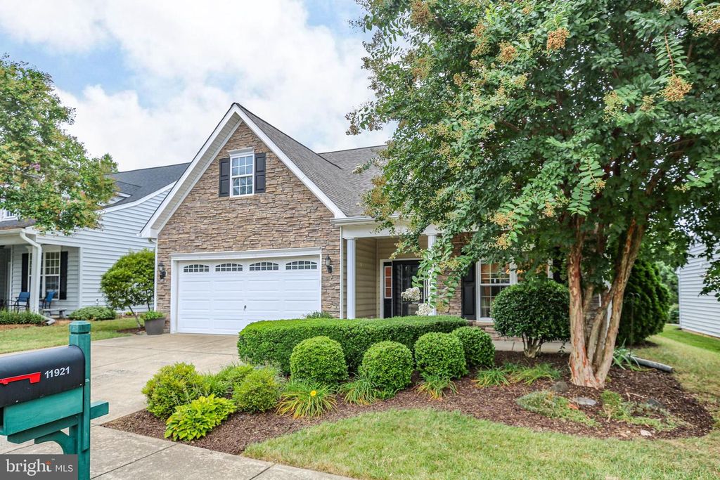 Image 2 of property listing at 11921 LEGACY WOODS DR, Fredericksburg, VA 22407