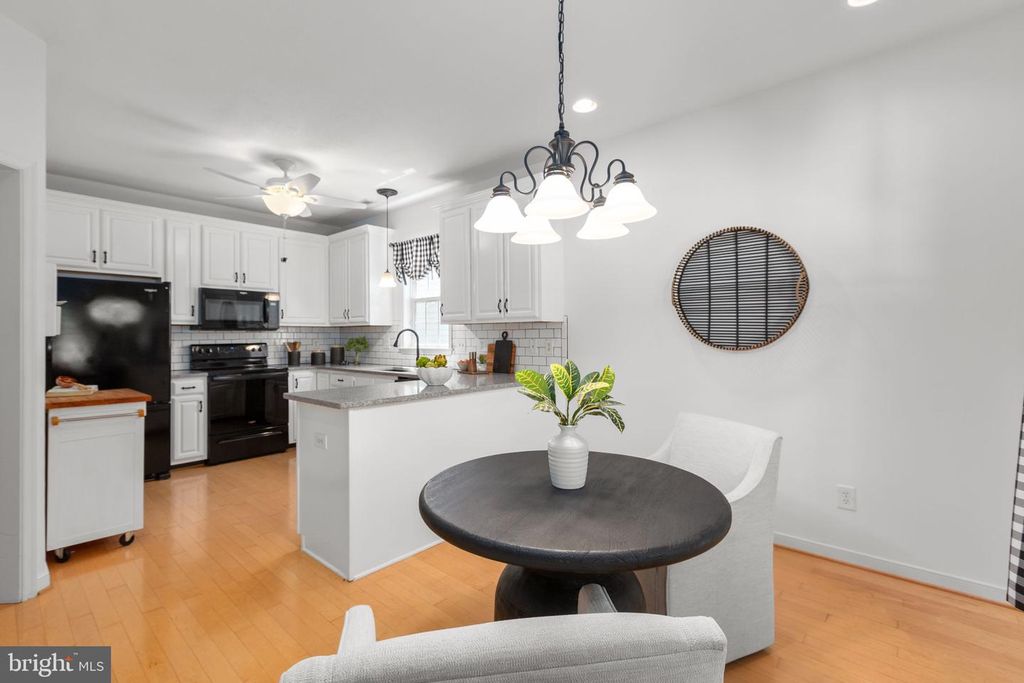 Image 5 of property listing at 11921 LEGACY WOODS DR, Fredericksburg, VA 22407