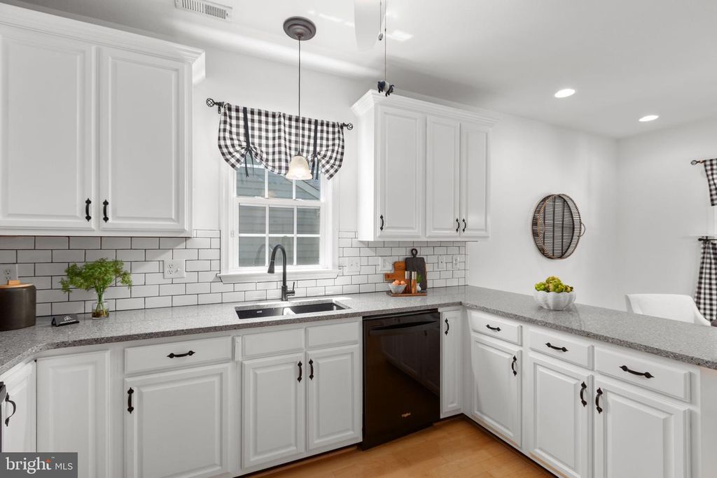 Image 7 of property listing at 11921 LEGACY WOODS DR, Fredericksburg, VA 22407