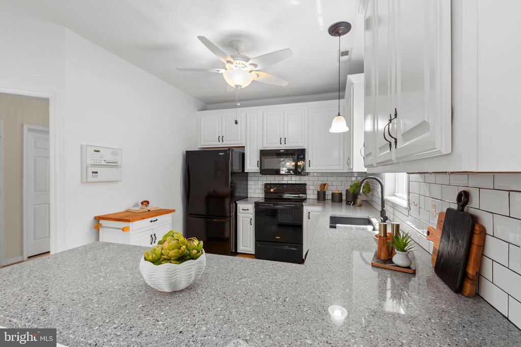 Image 8 of property listing at 11921 LEGACY WOODS DR, Fredericksburg, VA 22407