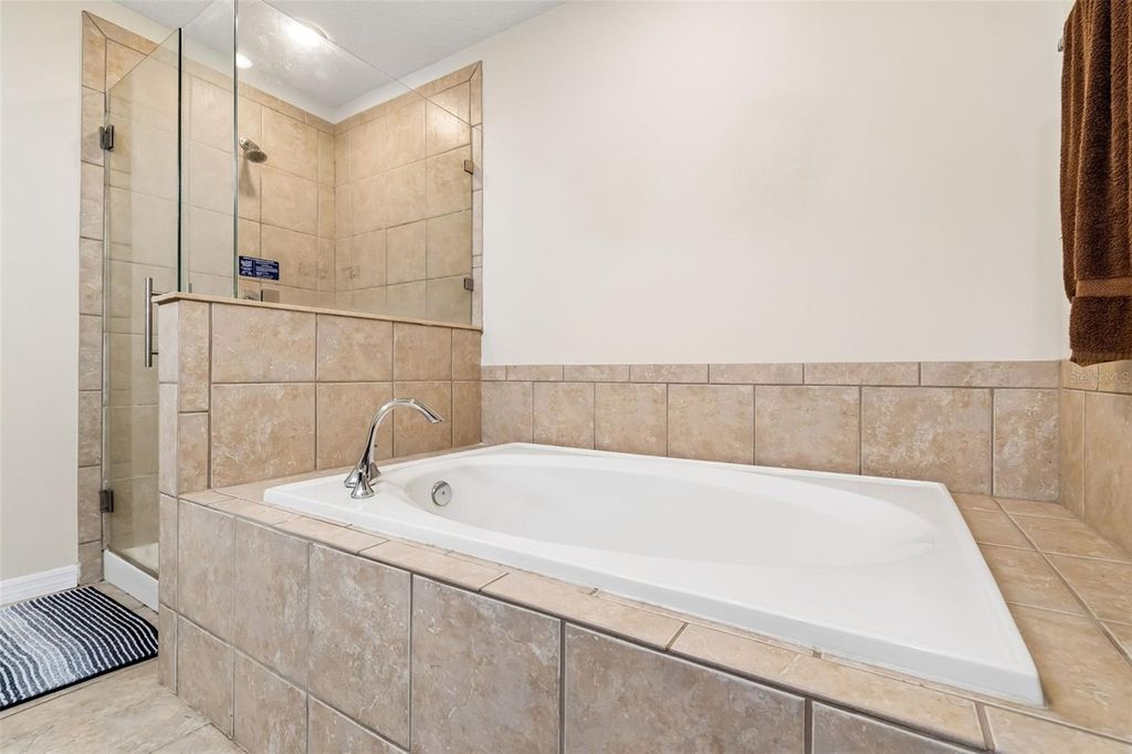 Image 31 of property listing at 2115 SONG SPARROW COURT, Ruskin, FL 33570