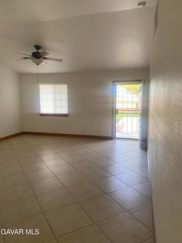 8740 S South Loop Boulevard, California City, CA 93504