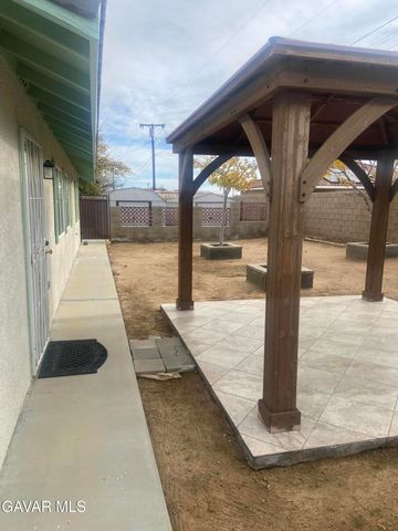 8740 S South Loop Boulevard, California City, CA 93504