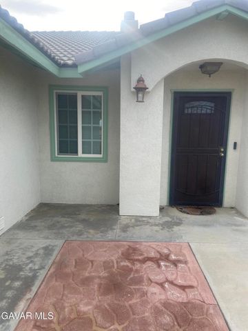 8740 S South Loop Boulevard, California City, CA 93504