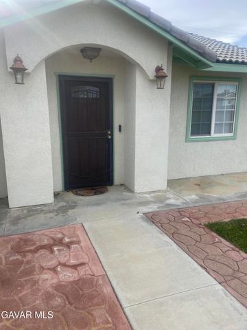 8740 S South Loop Boulevard, California City, CA 93504