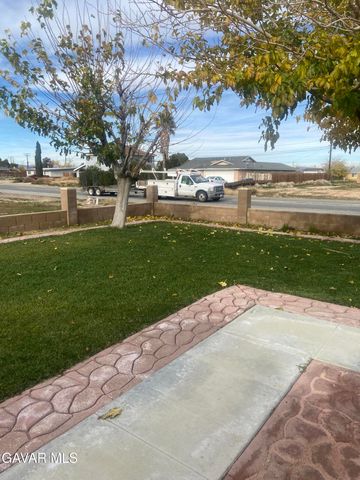 8740 S South Loop Boulevard, California City, CA 93504