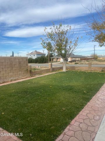 8740 S South Loop Boulevard, California City, CA 93504