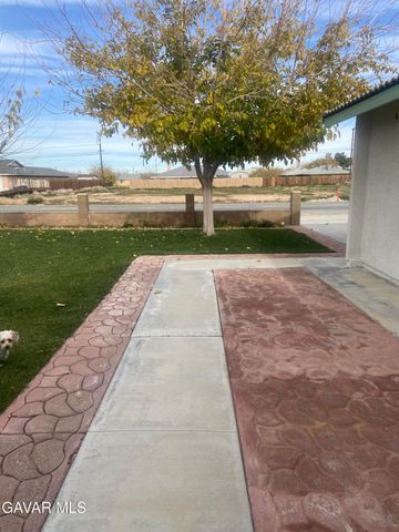 8740 S South Loop Boulevard, California City, CA 93504