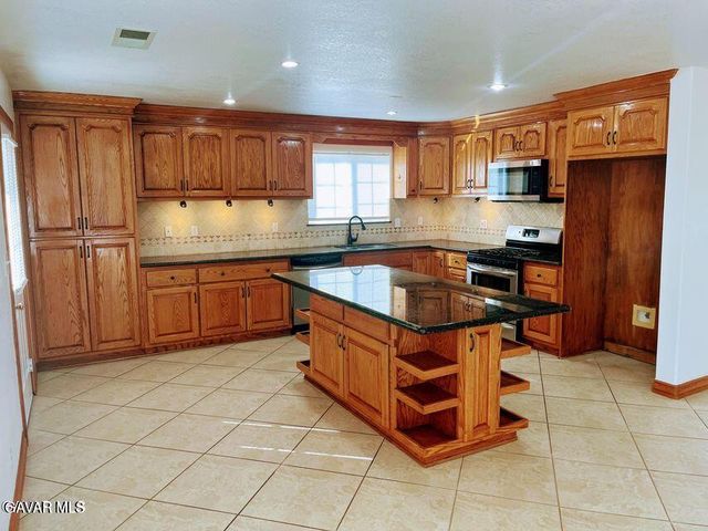 8740 S South Loop Boulevard, California City, CA 93504