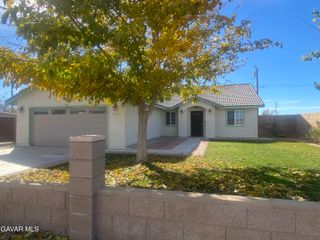 8740 S South Loop Boulevard, California City, CA 93504