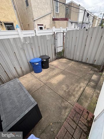 815 LIVINGSTON ST, Philadelphia, PA 19125