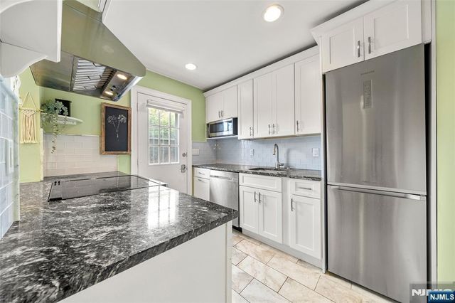 122 Parkview Drive 7, Teaneck, NJ 07666