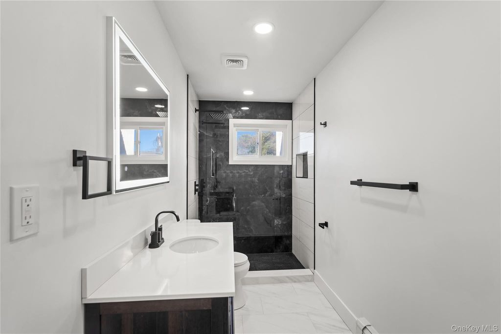 8 Gale Drive, North Woodmere, NY 11581 — photo 3