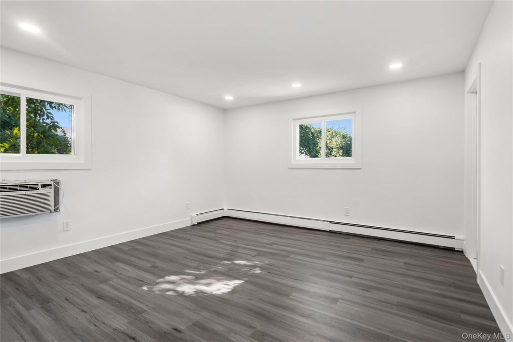 8 Gale Drive, North Woodmere, NY 11581 — photo 4