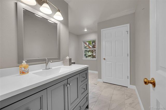 7111 S Poplar Court, Centennial, CO 80112