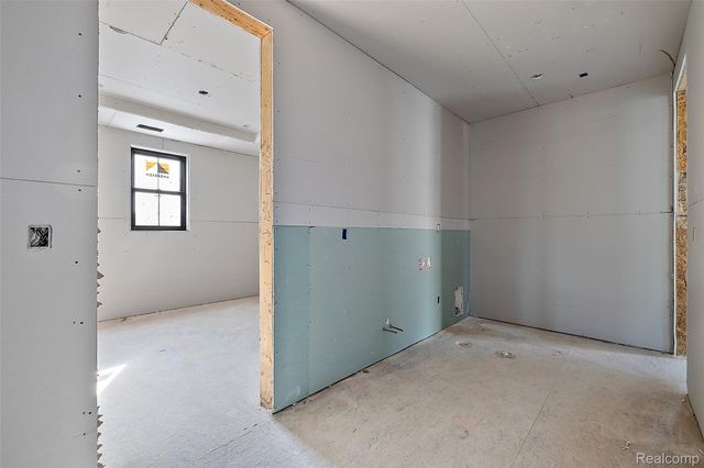 2263 Manchester Road, Birmingham, MI 48009