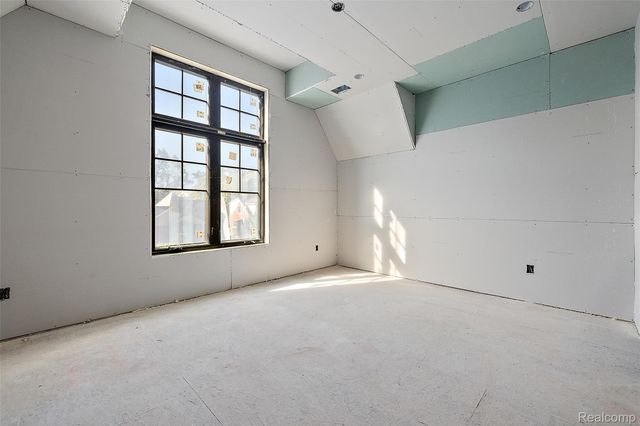 2263 Manchester Road, Birmingham, MI 48009