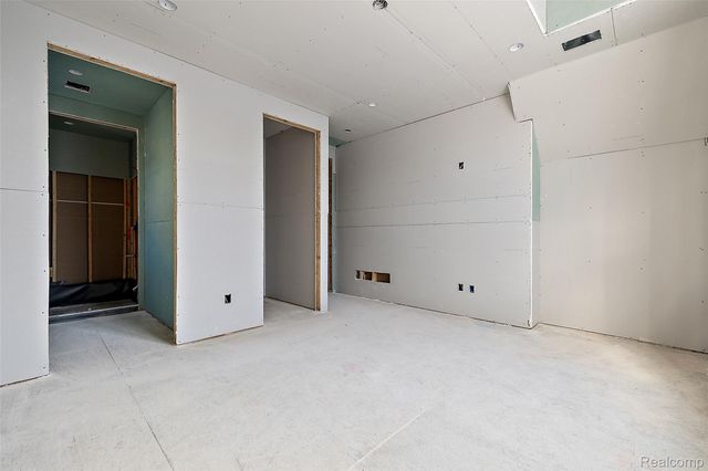 2263 Manchester Road, Birmingham, MI 48009